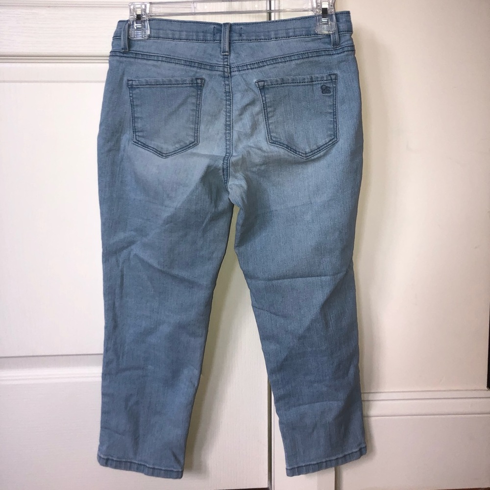 Cropped Light Wash Jeans - Picture 2 of 5